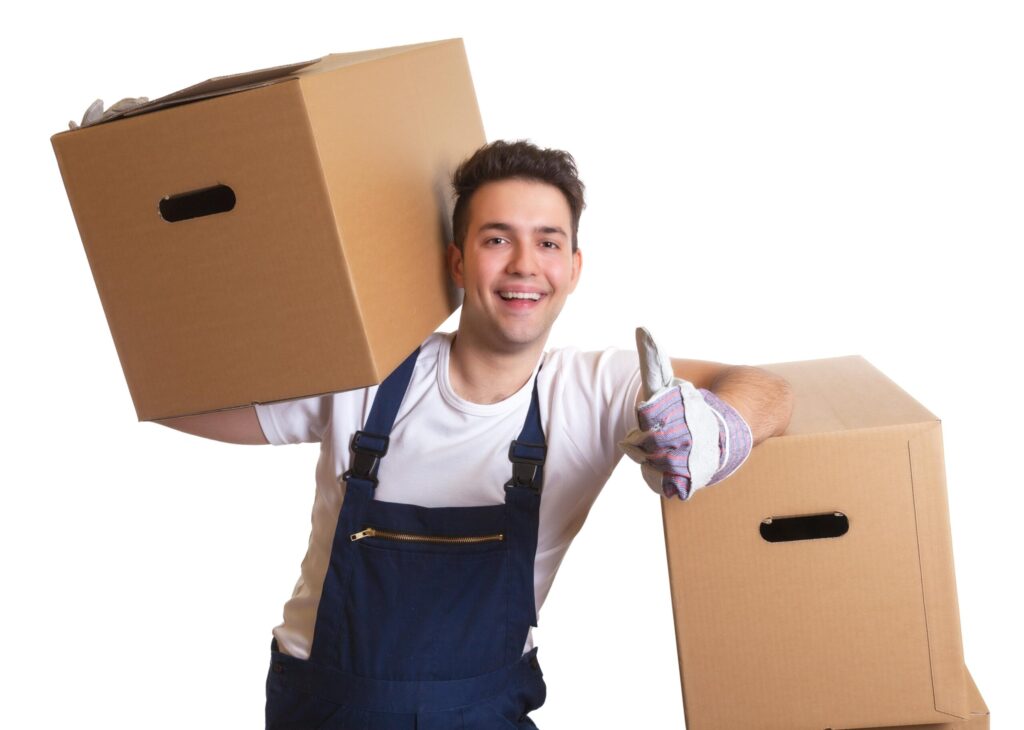 Mitarbeiter der Entrümpelung Hilden trägt Umzugskartons und zeigt Daumen hoch für einen reibungslosen Räumungsservice.